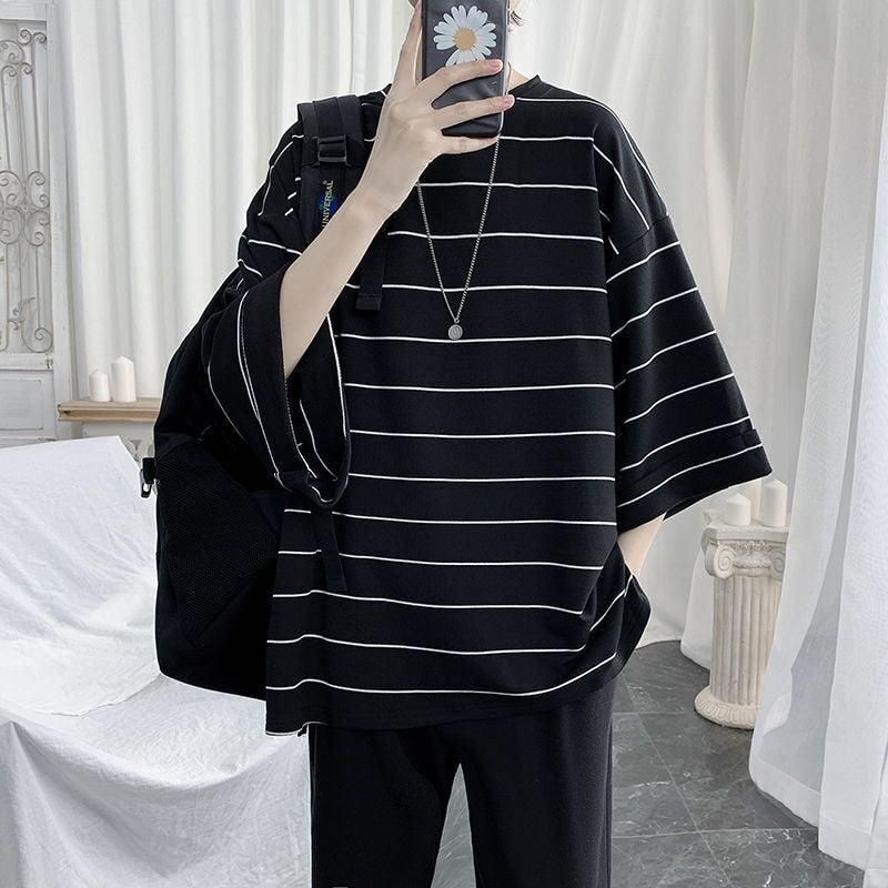 "Striped" Men Women Streetwear Unisex Graphic T-Shirt Daulet Apparel