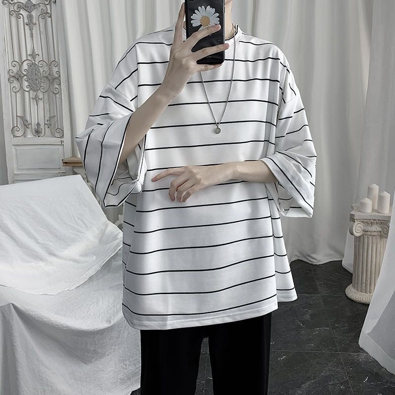 "Striped" Men Women Streetwear Unisex Graphic T-Shirt Daulet Apparel
