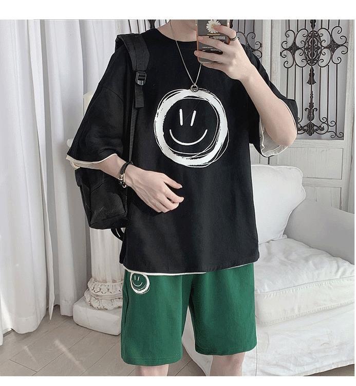 "Showing Stripes" Unisex Men Women Streetwear Graphic T-Shirt Daulet Apparel