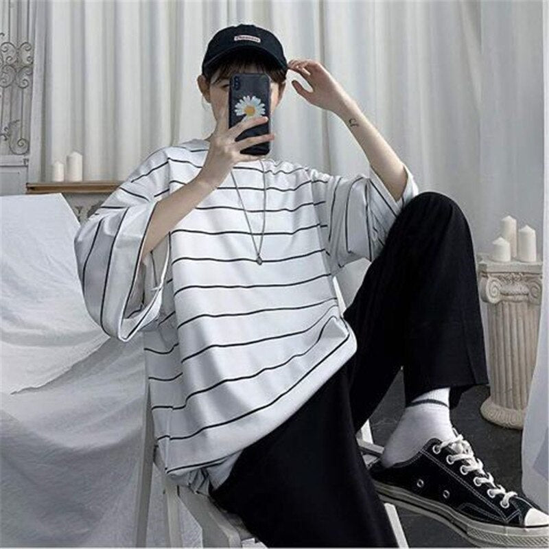 "Showing Stripes" Unisex Men Women Streetwear Graphic T-Shirt Daulet Apparel