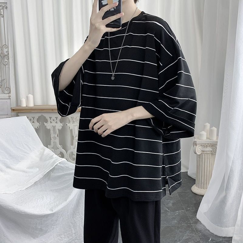 "Showing Stripes" Unisex Men Women Streetwear Graphic T-Shirt Daulet Apparel